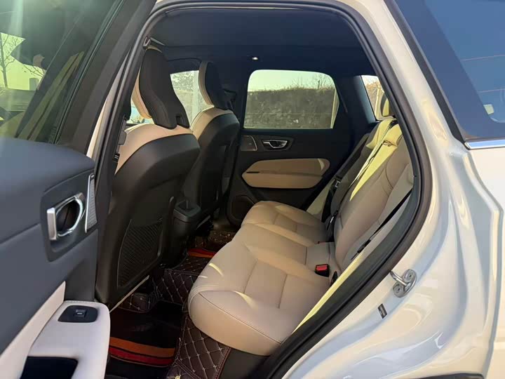 Volvo XC60 2026 2026款 B5 四驱智雅豪华版