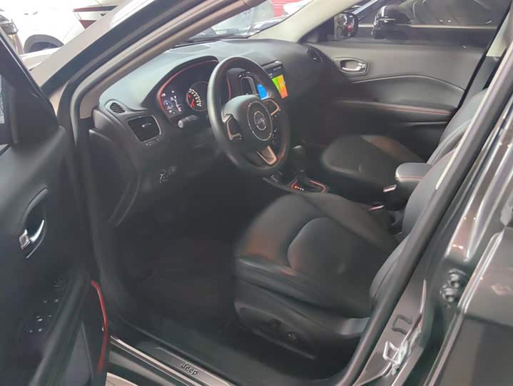 Jeep Compass 2019 2019款 220T 自动四驱高性能旗舰版