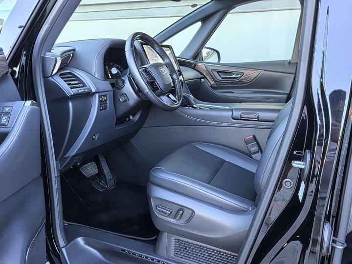 Toyota Alphard 2024 2024款 双擎 2.5L 臻享版