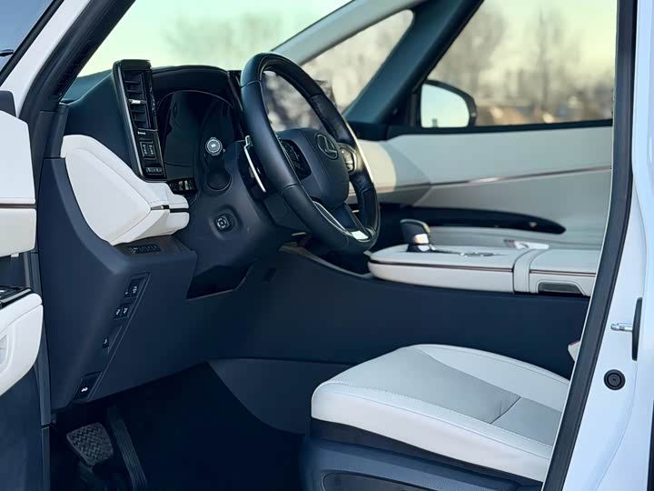 Lexus LM 2023 2023款 350h 七座隽雅版