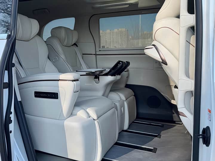 Lexus LM 2023 2023款 350h 七座隽雅版