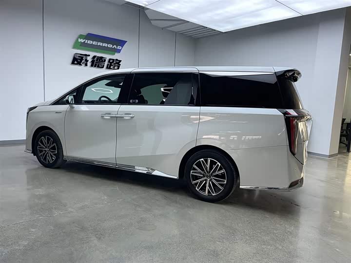 GAC Trumpchi M8 2024 2024款 大师系列 400T 尊贵版