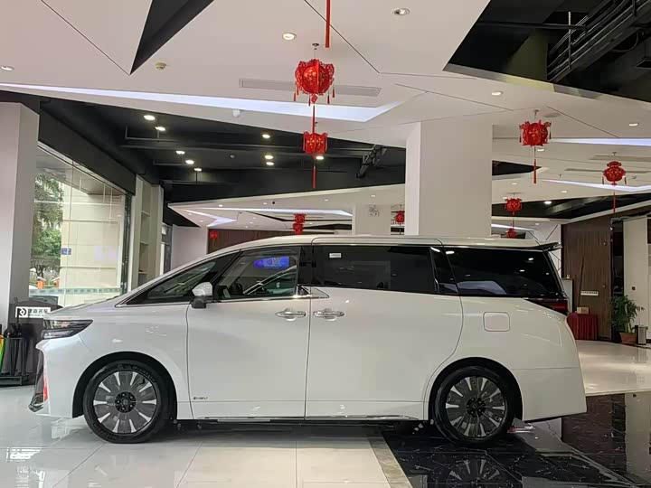 Toyota Vellfire 2024 2024款 皇冠 双擎 2.5L 至尊行政版