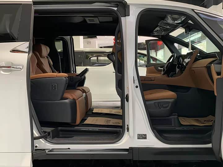 Toyota Vellfire 2024 2024款 皇冠 双擎 2.5L 至尊行政版