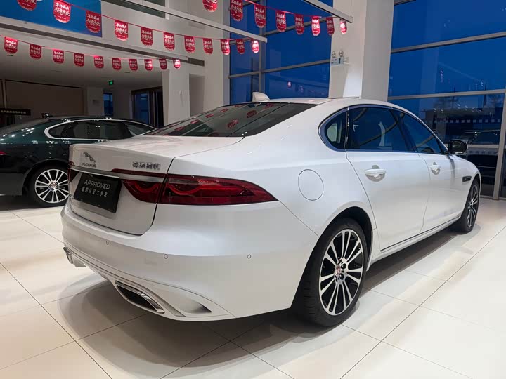 Jaguar XF L 2024 2024款 2.0T P250 两驱尊享豪华版