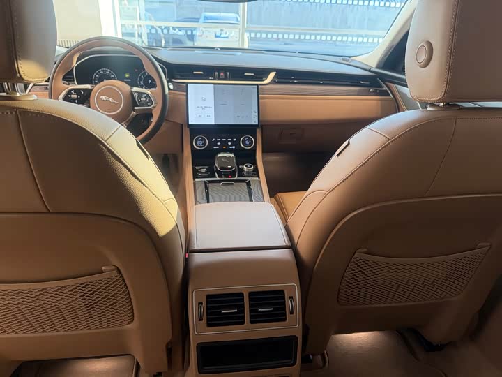 Jaguar XF L 2024 2024款 2.0T P250 两驱尊享豪华版