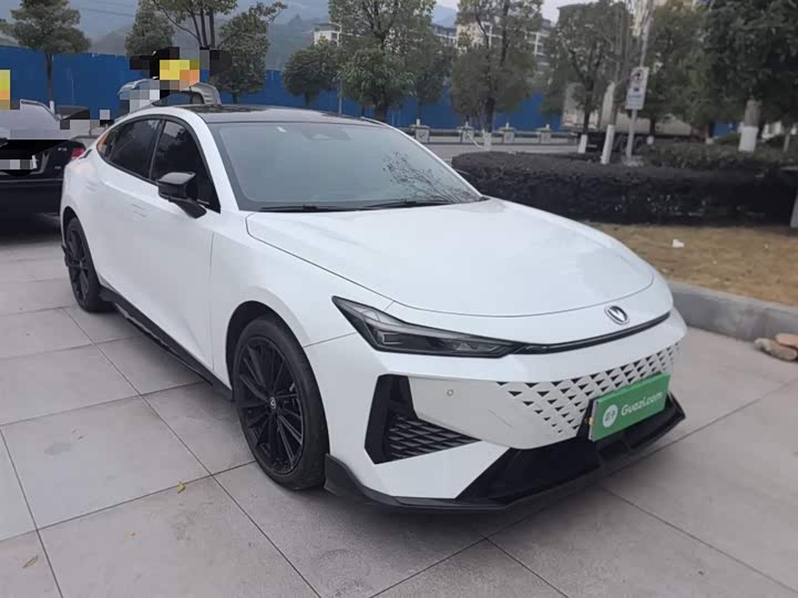 Changan UNI-V 2024 2024款 1.5T 尊贵运动型