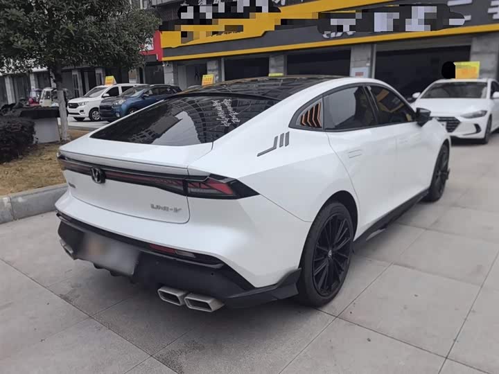 Changan UNI-V 2024 2024款 1.5T 尊贵运动型