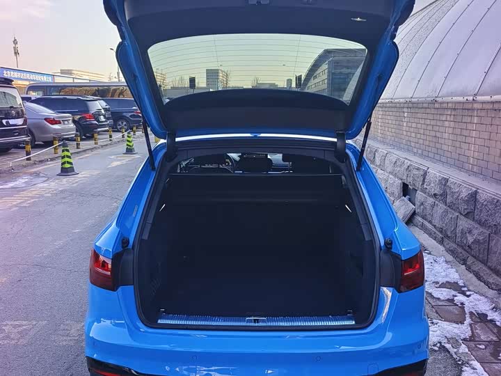 Audi A4 2021 2021款 Avant 先锋派 40 TFSI 豪华动感型