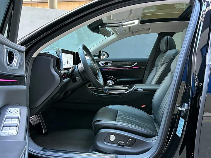 Hongqi H9 2025 2025款 2.0T 两驱旗享豪华商务版 5座