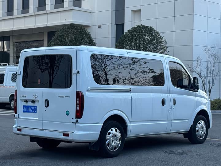 Maxus V80 2023 2023款 2.0T 手动经典傲运通短轴超低顶5/6座