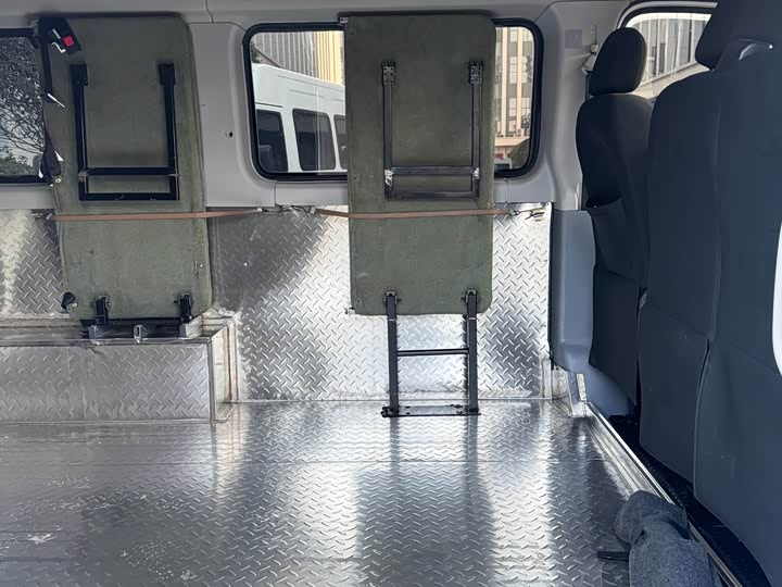 Maxus V80 2023 2023款 2.0T 手动经典傲运通短轴超低顶5/6座