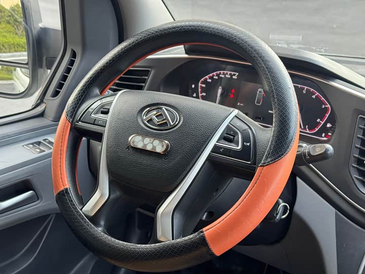 Maxus V80 2023 2023款 2.0T 手动经典傲运通短轴超低顶5/6座