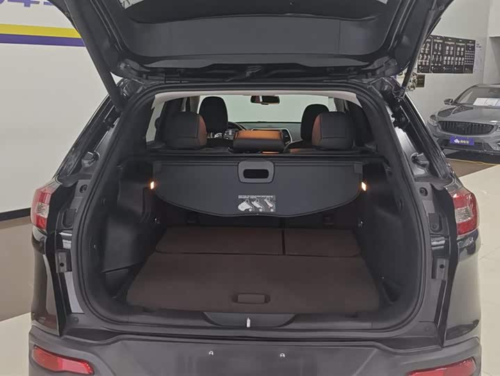 Jeep Cherokee 2020 2020款 2.0L 两驱经典运动版