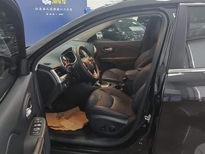 Jeep Cherokee 2020 2020款 2.0L 两驱经典运动版