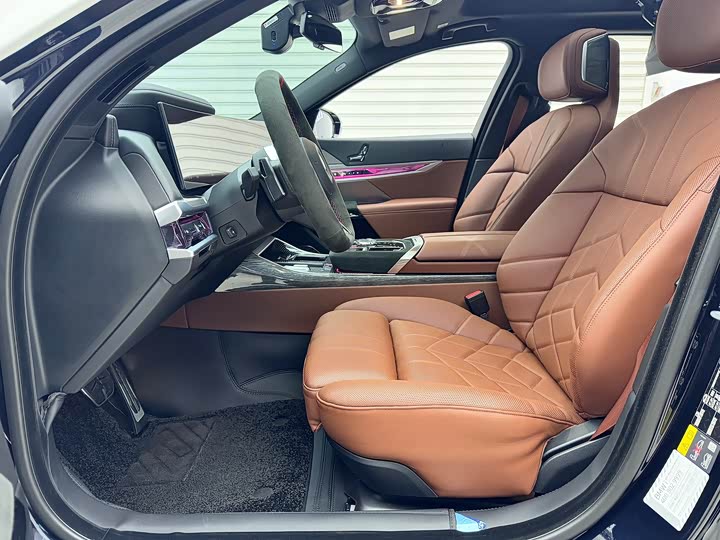 BMW i7 2023 2023款 eDrive50L 尊享M运动套装