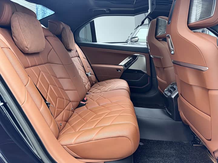 BMW i7 2023 2023款 eDrive50L 尊享M运动套装