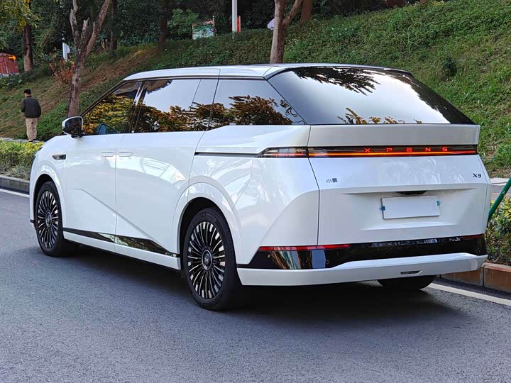 XPeng X9 2025 2025款 纯电 740超长续航 Max