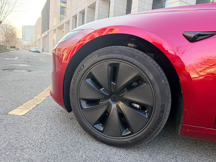 Tesla Model 3 2025 2025款 长续航全轮驱动版