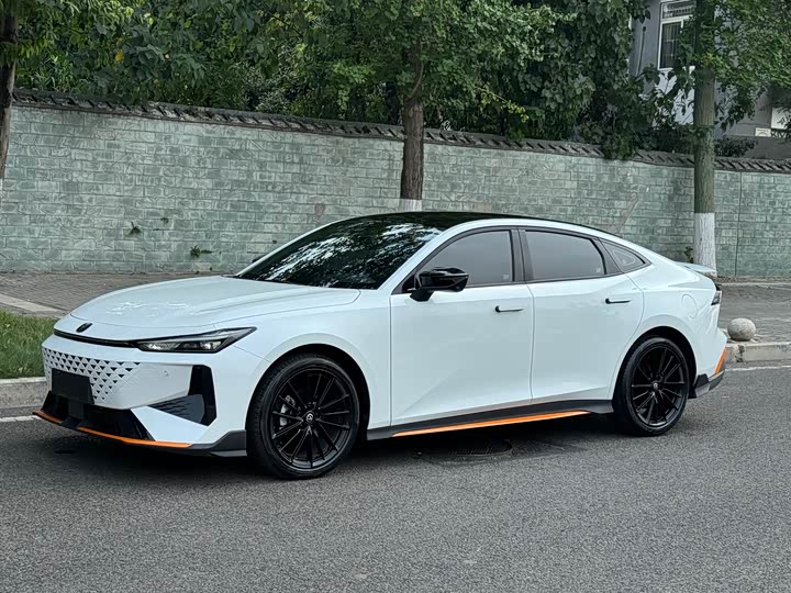 Changan UNI-V 2025 2025款 1.5T 500Bar尊贵运动型