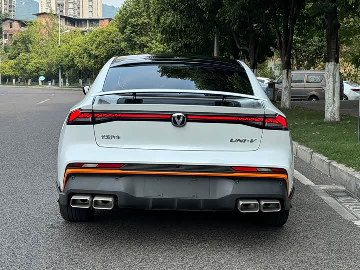 Changan UNI-V 2025 2025款 1.5T 500Bar尊贵运动型