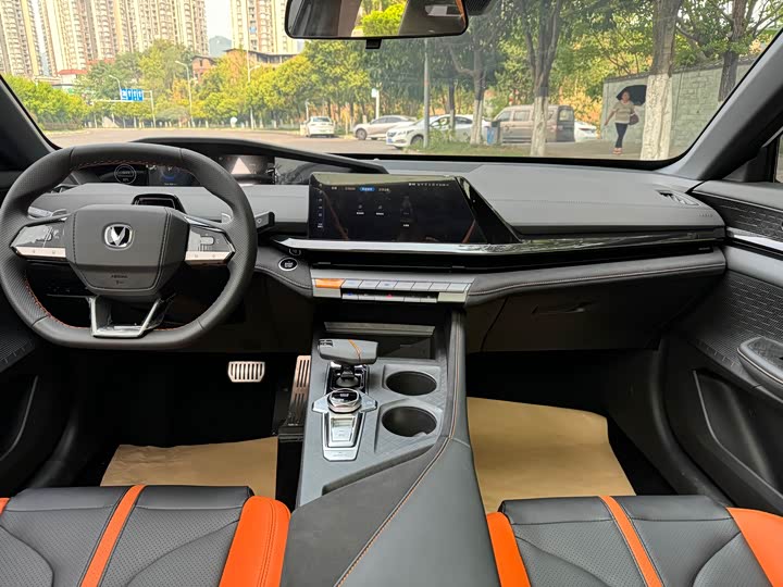 Changan UNI-V 2025 2025款 1.5T 500Bar尊贵运动型