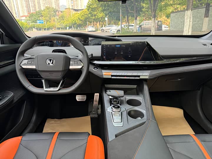 Changan UNI-V 2025 2025款 1.5T 500Bar尊贵运动型