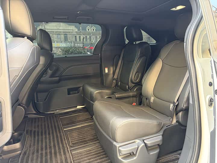 Toyota Granvia 2024 2024款 2.5L混动 尊贵PLUS版