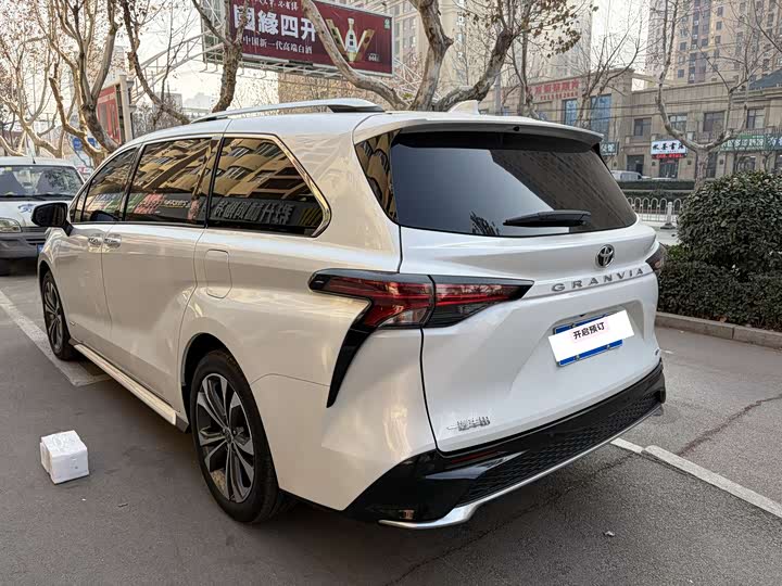 Toyota Granvia 2024 2024款 2.5L混动 尊贵PLUS版