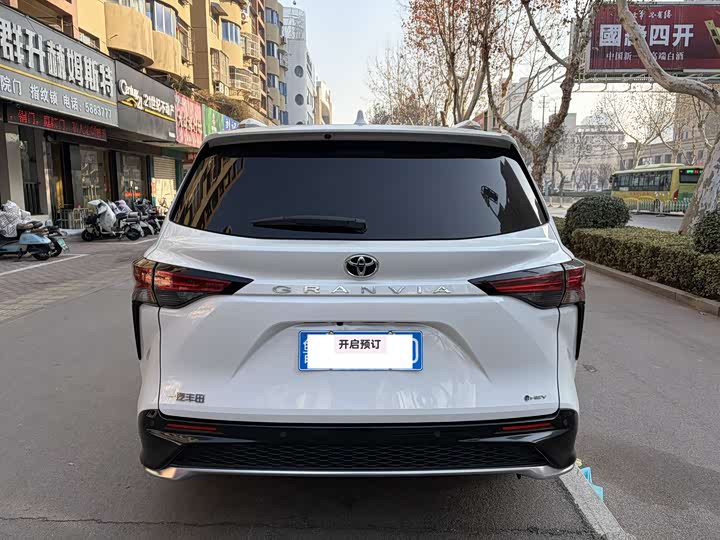 Toyota Granvia 2024 2024款 2.5L混动 尊贵PLUS版
