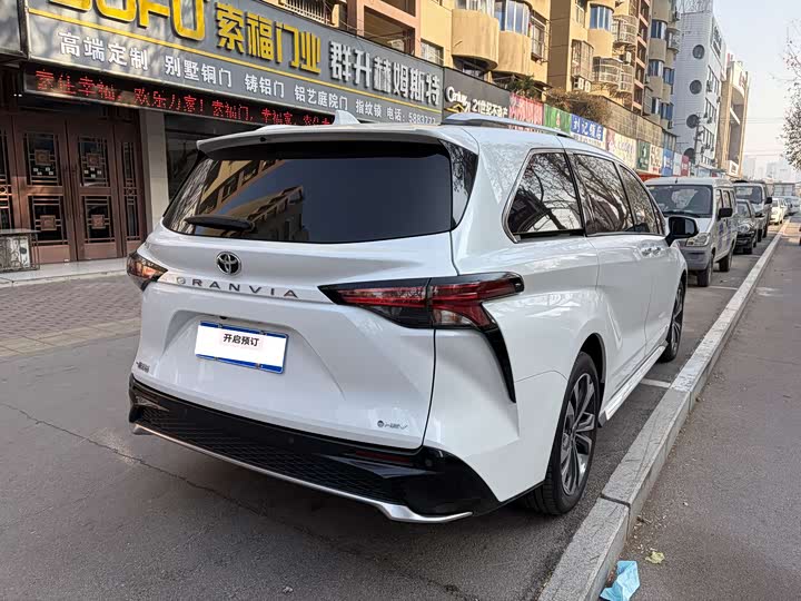 Toyota Granvia 2024 2024款 2.5L混动 尊贵PLUS版