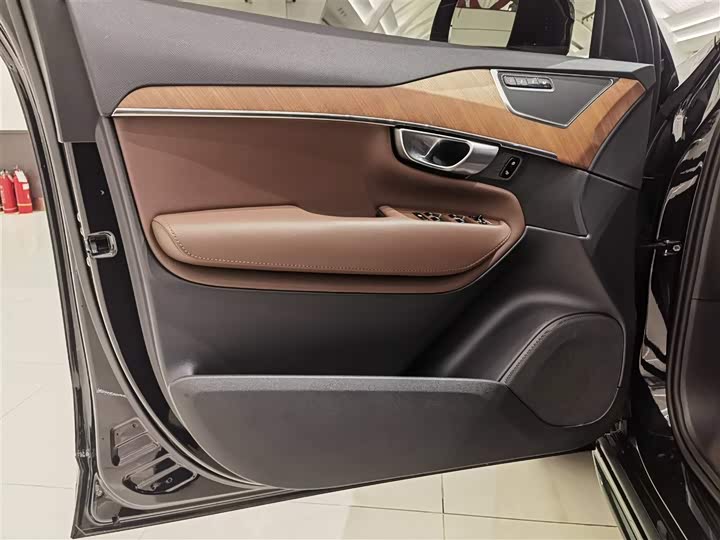 Volvo XC90 2024 2024款 B6 智逸豪华版 7座