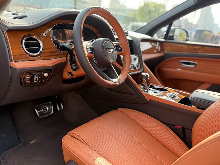 Bentley Bentayga 2023 2023款 4.0T V8 长轴距雅度版