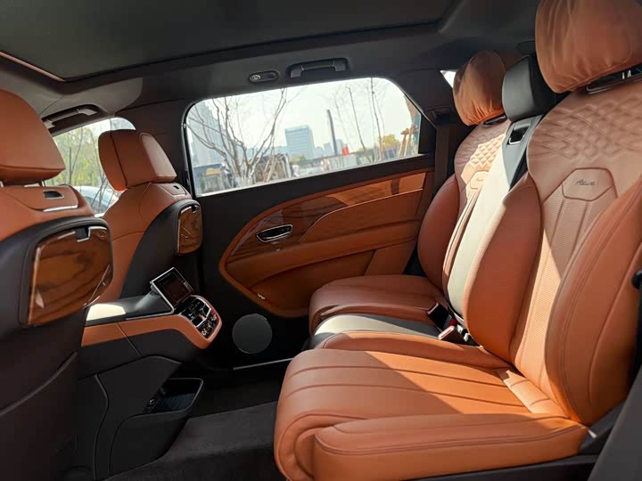 Bentley Bentayga 2023 2023款 4.0T V8 长轴距雅度版