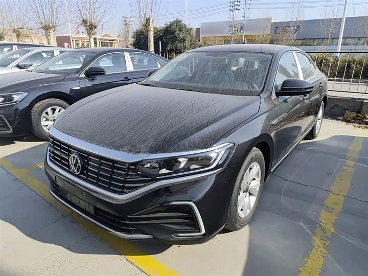 2025 Volkswagen Passat Hybrid