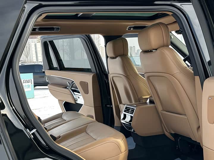 Land Rover Range Rover 2025 2025款 3.0 L6 400PS 盛世加长版