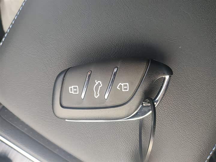 Roewe RX5 2025 2025款 PLUS 330TGI 自动领潮智惠版