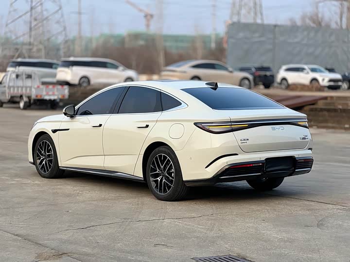 BYD Seal 07 DM-i Hybrid 2025 2025款 智驾版 DM-i 1.5L 125km 尊贵型