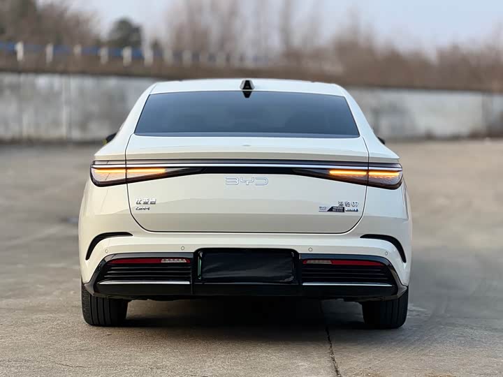 BYD Seal 07 DM-i Hybrid 2025 2025款 智驾版 DM-i 1.5L 125km 尊贵型