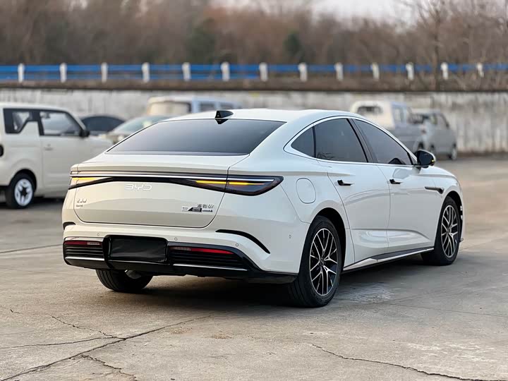 BYD Seal 07 DM-i Hybrid 2025 2025款 智驾版 DM-i 1.5L 125km 尊贵型
