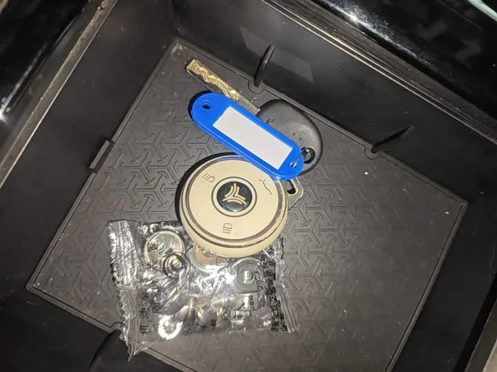 Hozon U 2023 2023款 哪吒U-Ⅱ 挑战版 400 U秀 磷酸铁锂