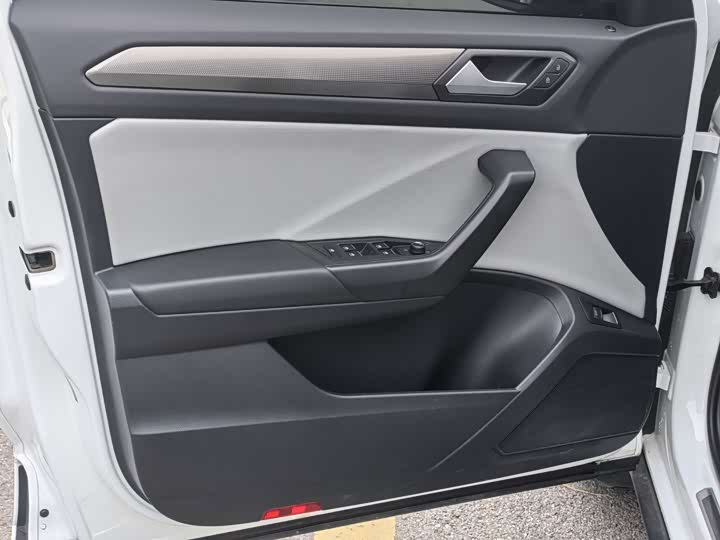 Volkswagen T-Roc 2024 2024款 300TSI DSG两驱辰光版