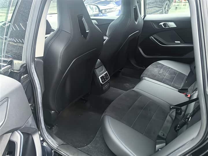 BMW 2 Series 2025 2025款 225L M运动曜夜套装