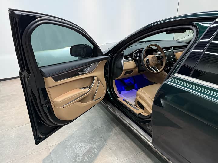 Jaguar XF L 2024 2024款 2.0T P250 两驱尊享豪华版