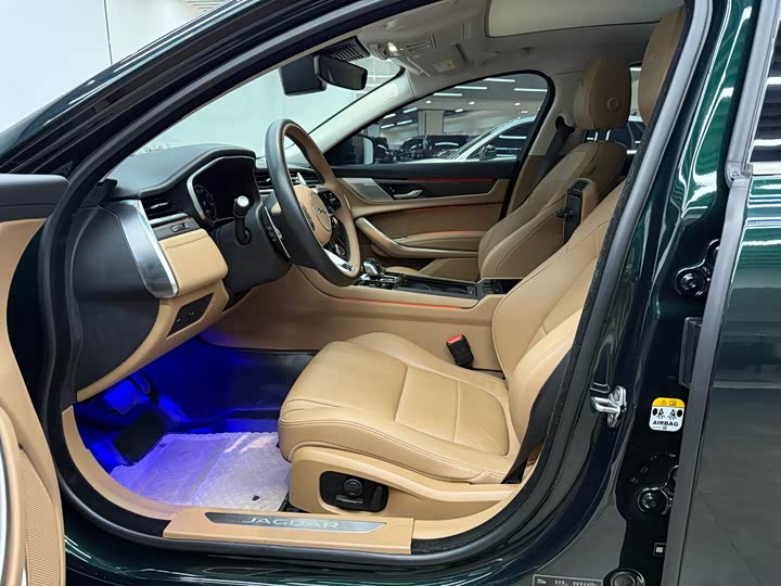 Jaguar XF L 2024 2024款 2.0T P250 两驱尊享豪华版
