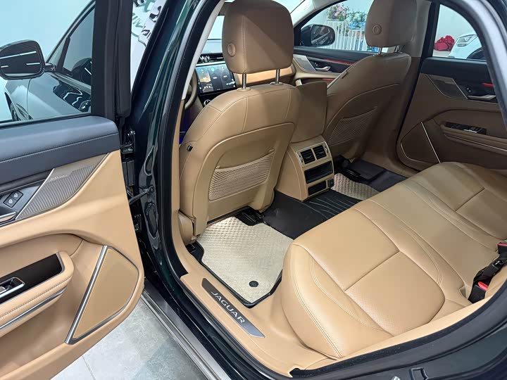 Jaguar XF L 2024 2024款 2.0T P250 两驱尊享豪华版