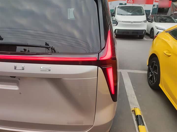 Maxus G70 2024 2024款 2.0T 自动旗舰版 7座