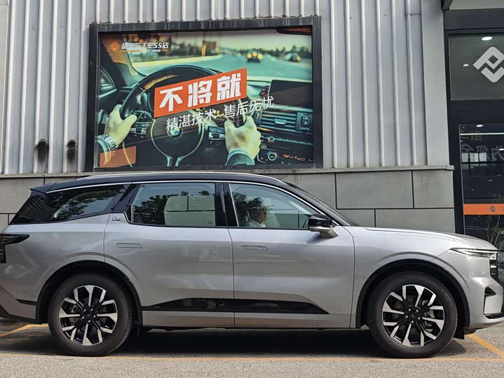 Ford Edge 2025 2025款 锐界L 2.0T EcoBoost E混动四驱七座至尊型