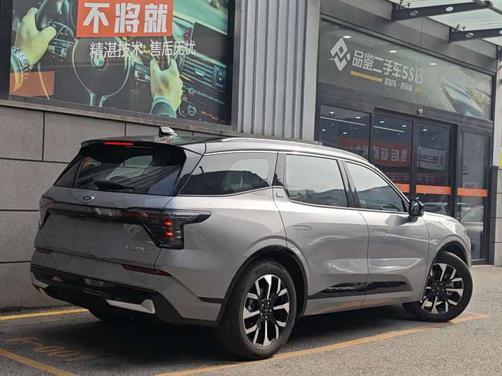 Ford Edge 2025 2025款 锐界L 2.0T EcoBoost E混动四驱七座至尊型