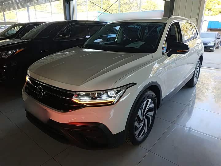 Volkswagen Tiguan L Pro 2025 2025款 出众款 300TSI 自动两驱龙腾版